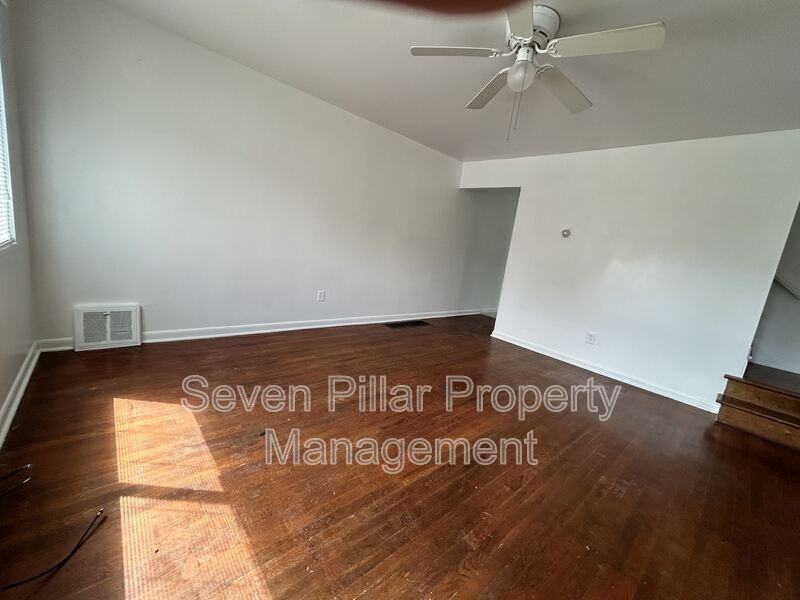 339 S Napoleon Ave - Photo 2 of 5