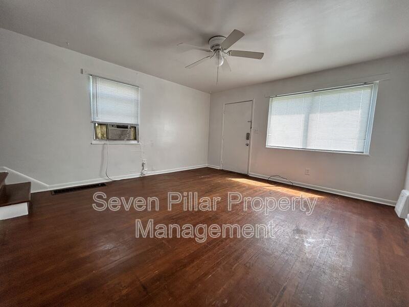 339 S Napoleon Ave - Photo 3 of 5