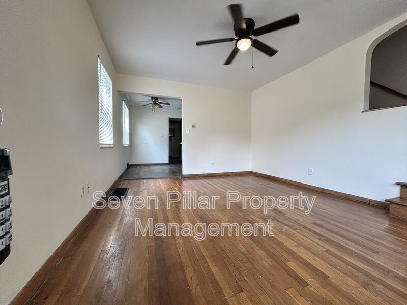 323 S Napoleon Ave - Photo 2 of 2