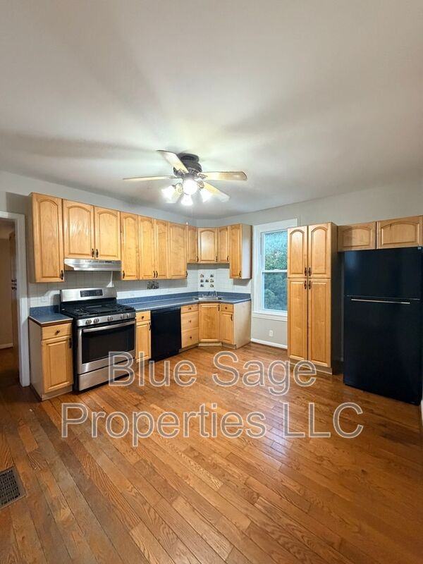 913 8th Ave - Photo 3 of 28