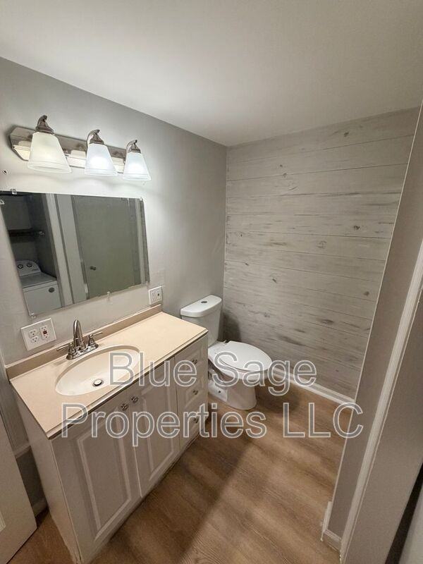 913 8th Ave - Photo 6 of 28
