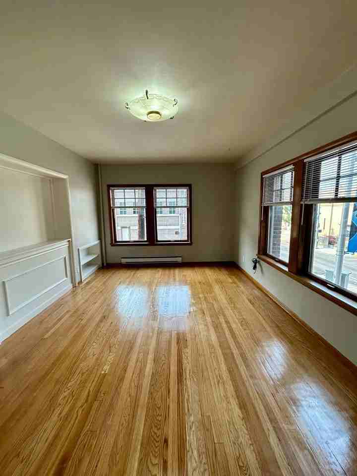 Vradenburg Apartments - Photo 5 of 50