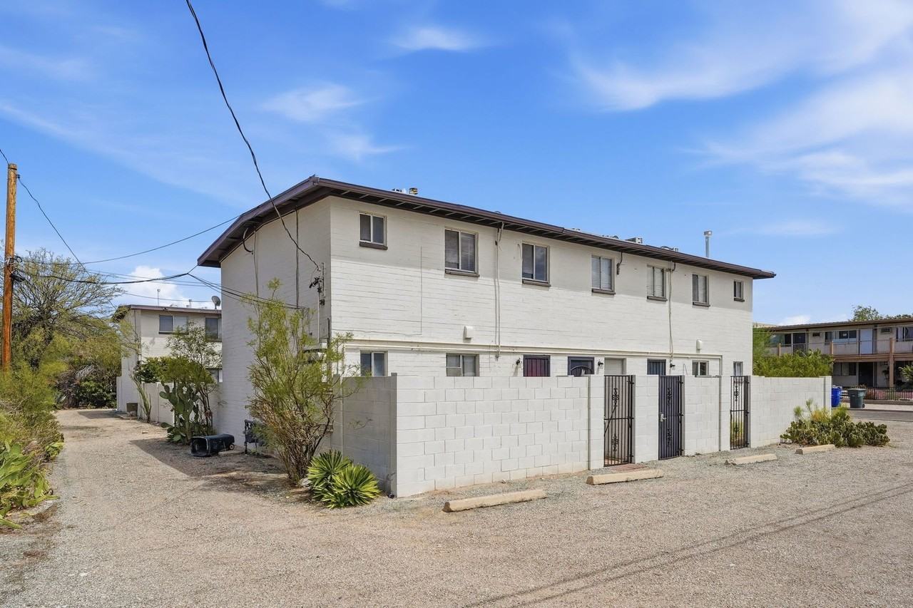 **Half a months rent off** Act now! - Photo 2 of 16