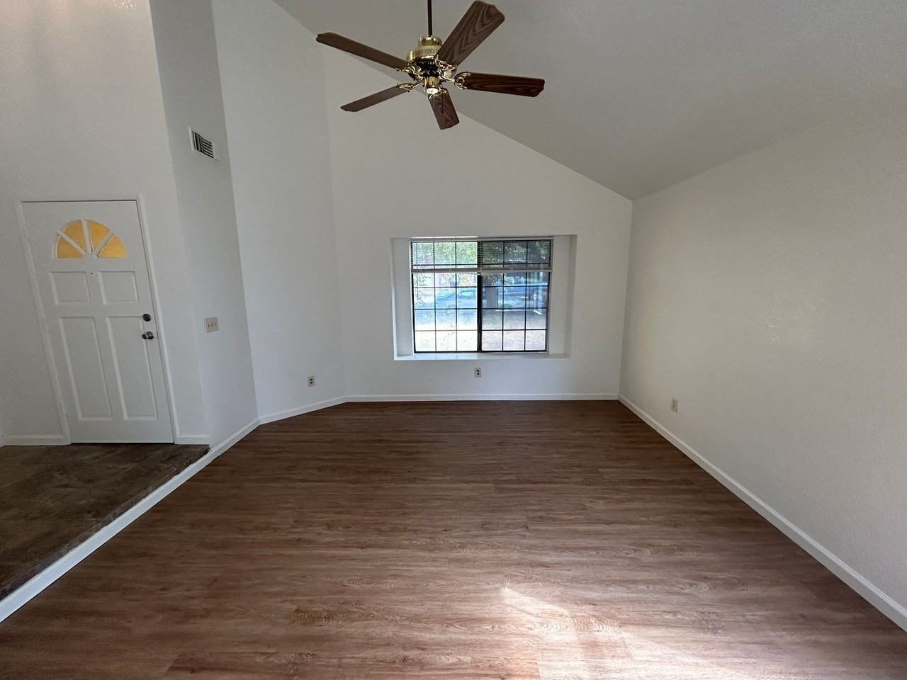 2036 Sheldon Dr - Photo 3 of 29