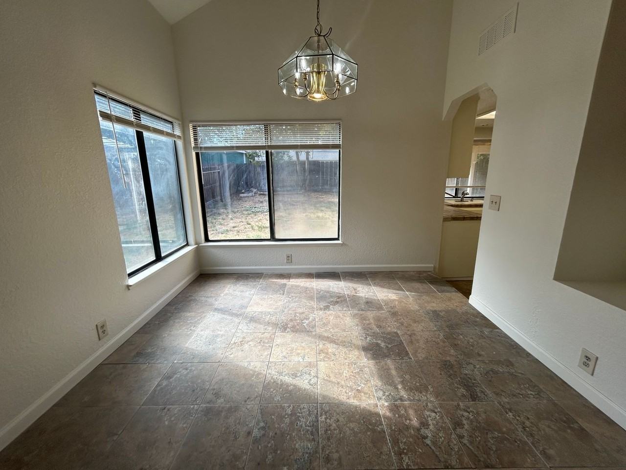 2036 Sheldon Dr - Photo 4 of 29