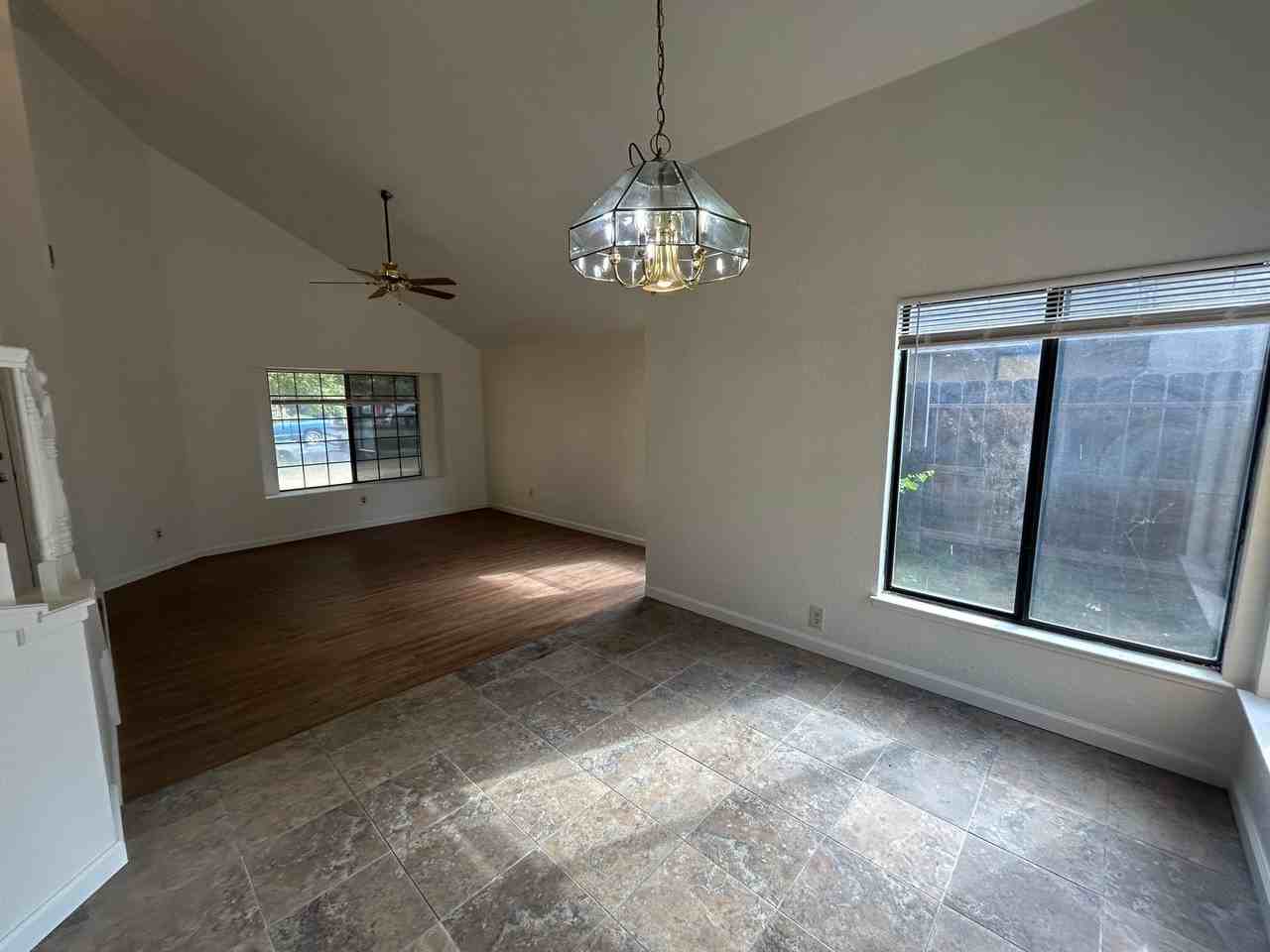 2036 Sheldon Dr - Photo 5 of 29