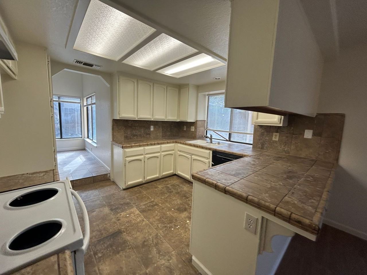2036 Sheldon Dr - Photo 6 of 29