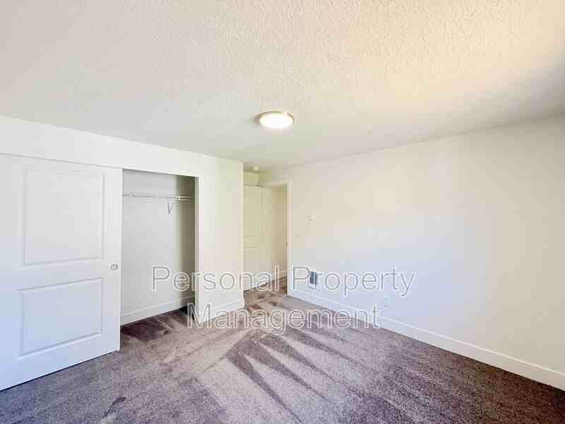 16900 Ne 22nd St - Photo 3 of 34