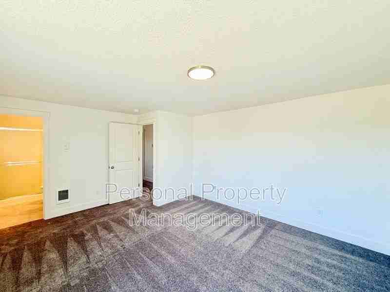 16900 Ne 22nd St - Photo 5 of 34