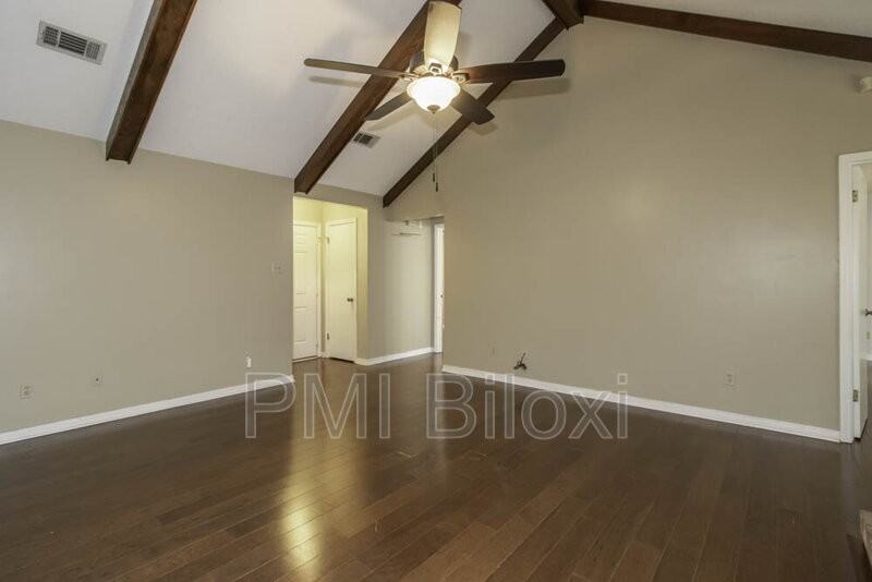 776 Whitney Dr - Photo 4 of 33