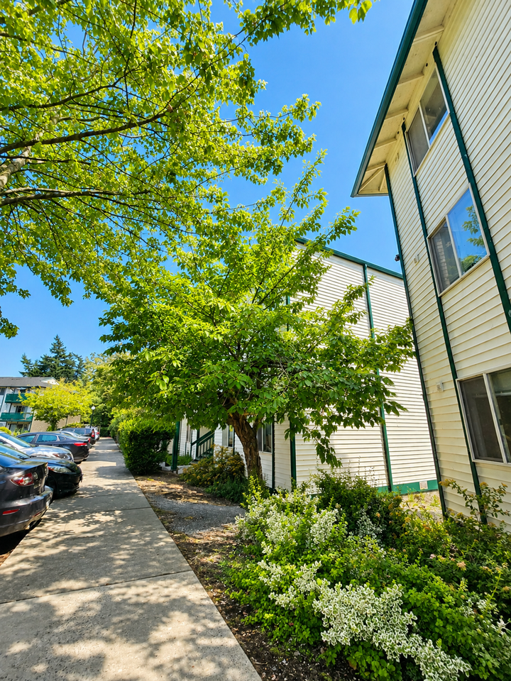 Baker Vista Apartments - Photo 4 of 9