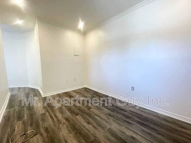 44 Victoria Ave S #306 - Photo 4 of 7