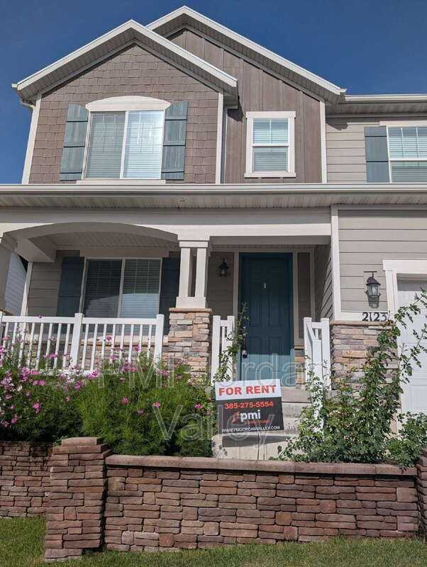 2123 N Wallflower Dr - Photo 2 of 29