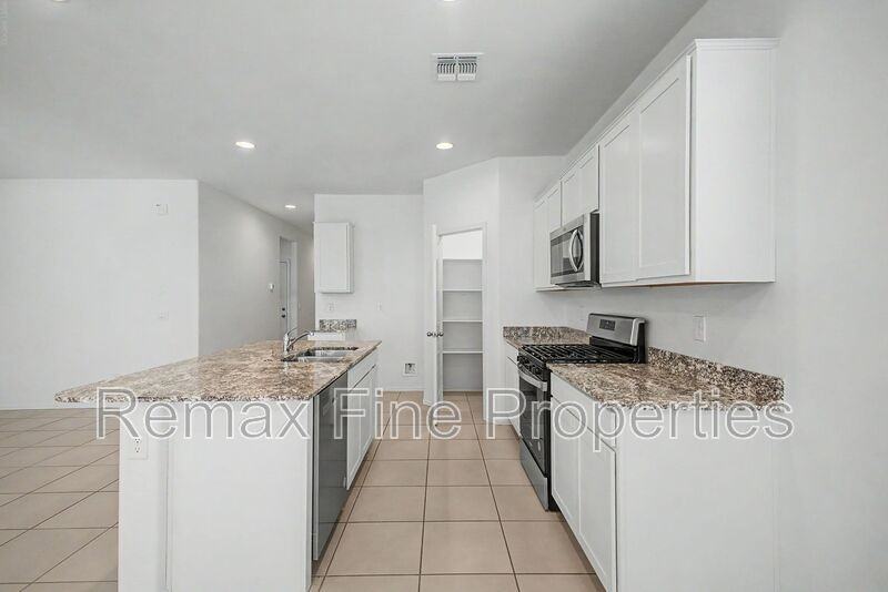 15543 W Desert Hollow Dr - Photo 5 of 33