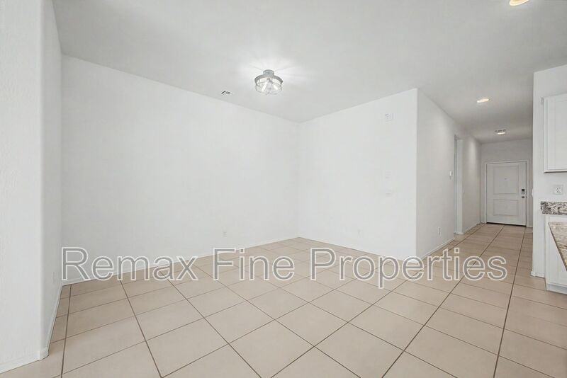 15543 W Desert Hollow Dr - Photo 6 of 33