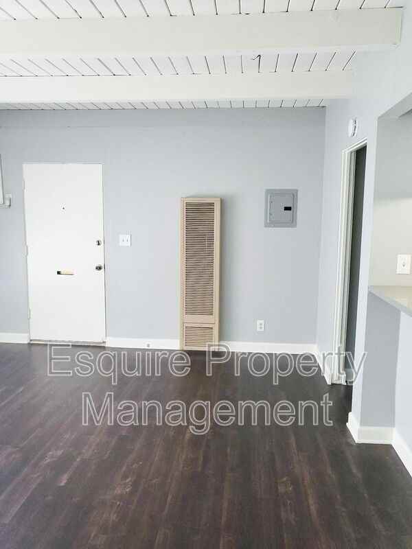 990 Ashland Ave #4 - Photo 5 of 11