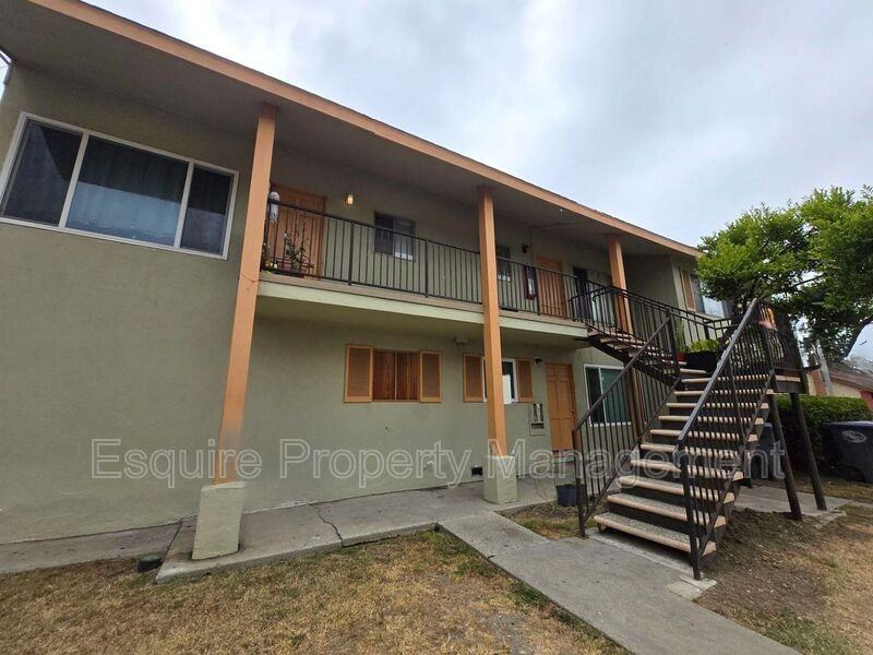 241 W Clara St #2 - Photo 4 of 4