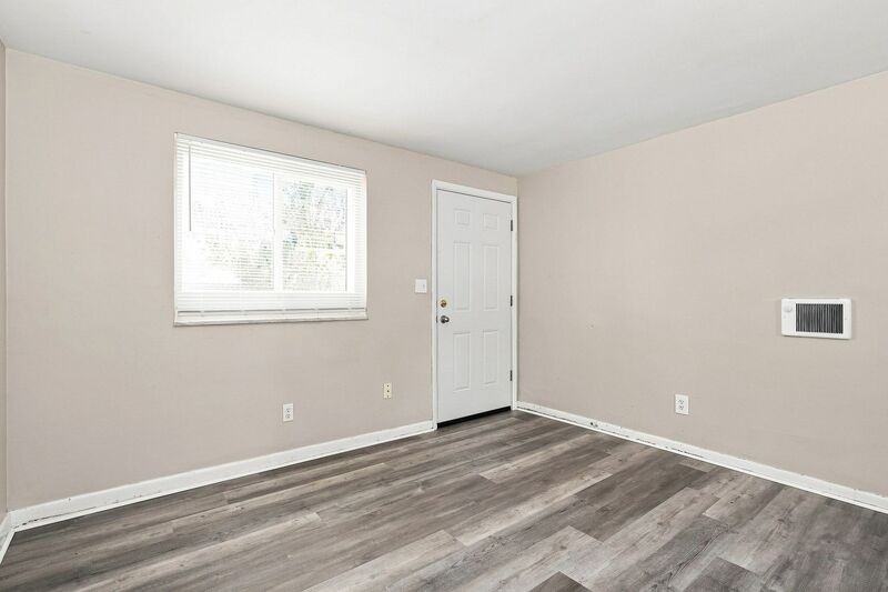 141 Stevens Ave - Photo 3 of 10
