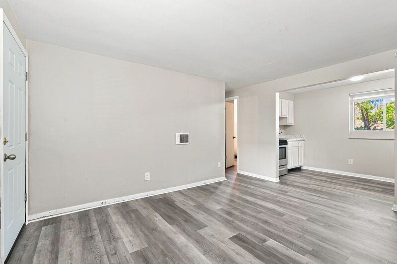 141 Stevens Ave - Photo 5 of 10