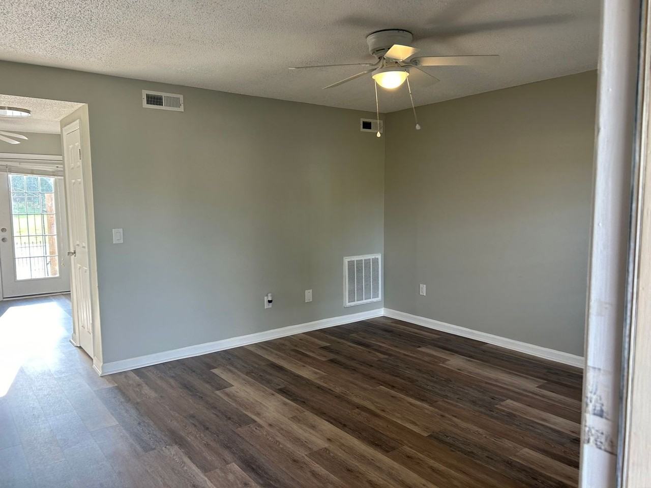 940 Glenn St - Photo 2 of 23