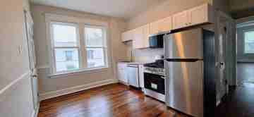 featured image of 901 N Leavitt St