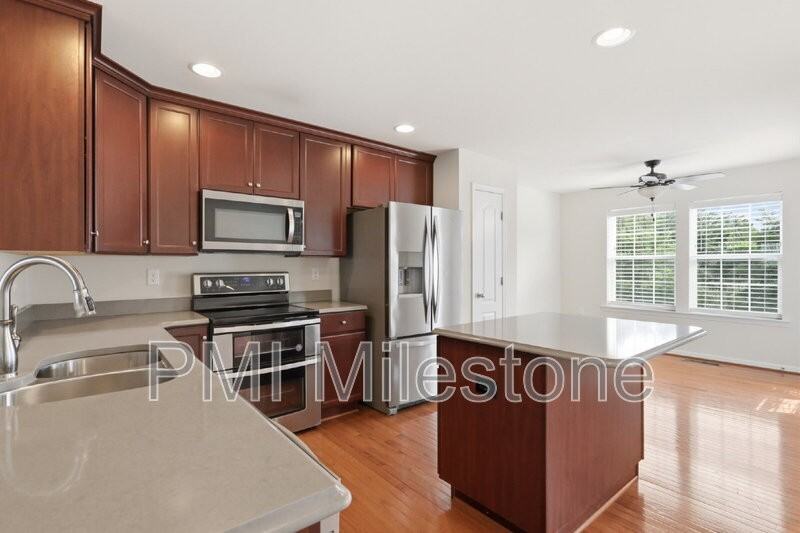 100 Bertelli Ct - Photo 4 of 43