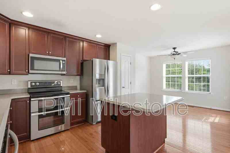 100 Bertelli Ct - Photo 5 of 43