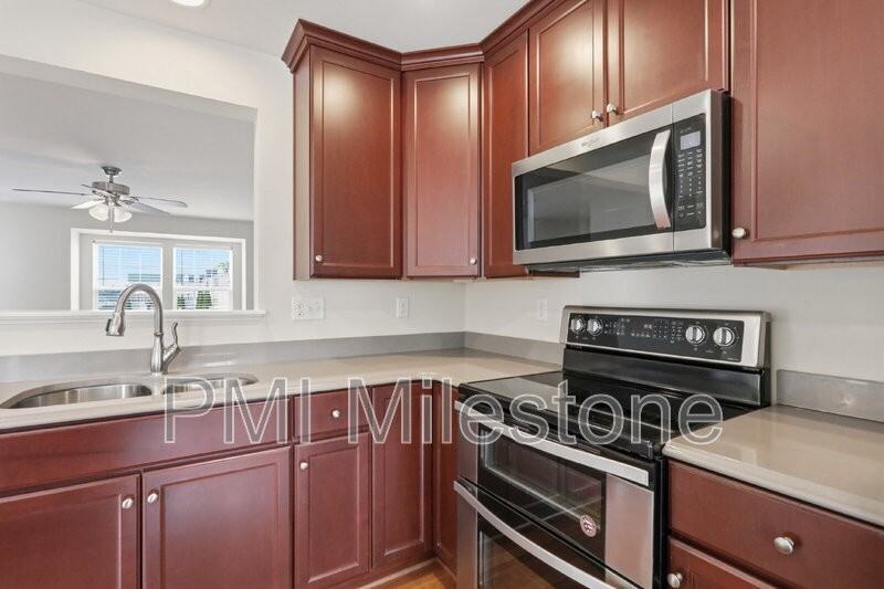 100 Bertelli Ct - Photo 7 of 43