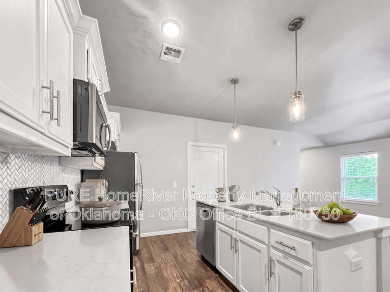 11506 Keystone Cir - Photo 5 of 15