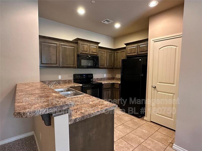 1005 Sw 92nd St - Photo 2 of 14