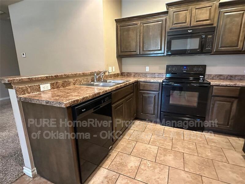 1005 Sw 92nd St - Photo 4 of 14