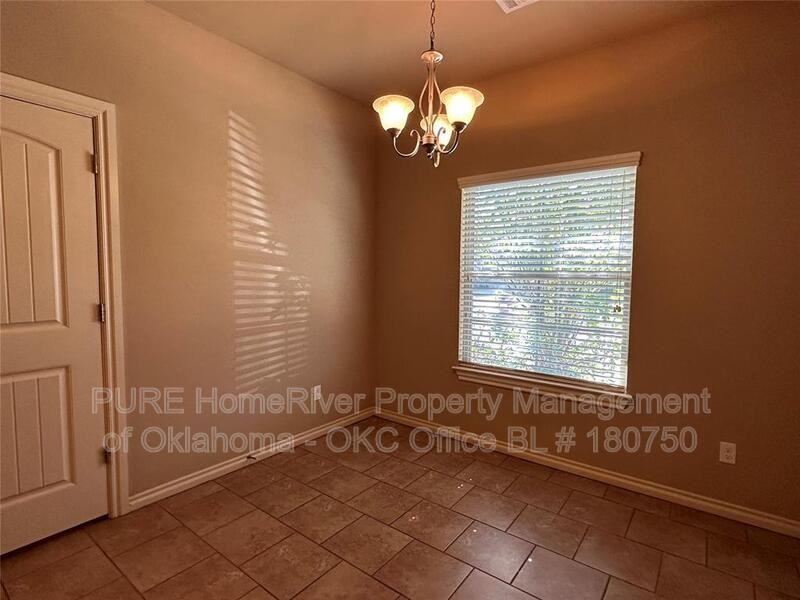 1005 Sw 92nd St - Photo 5 of 14