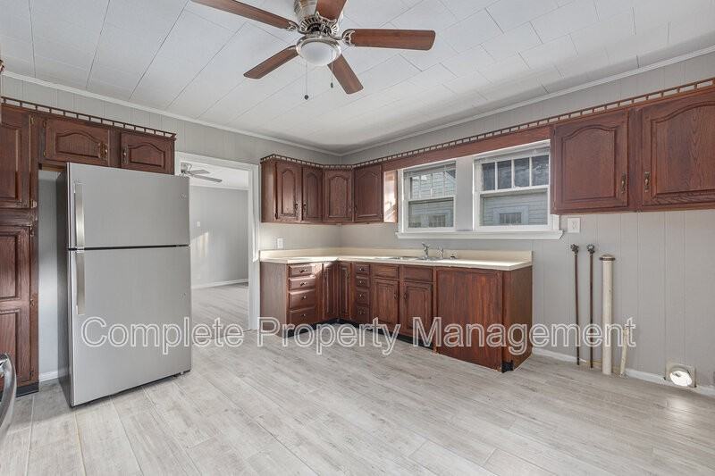 1174 Birmingham St - Photo 4 of 20