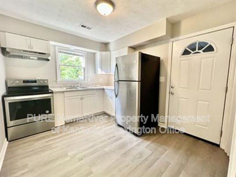 566 N Martin Luther King Blvd - Photo 3 of 16