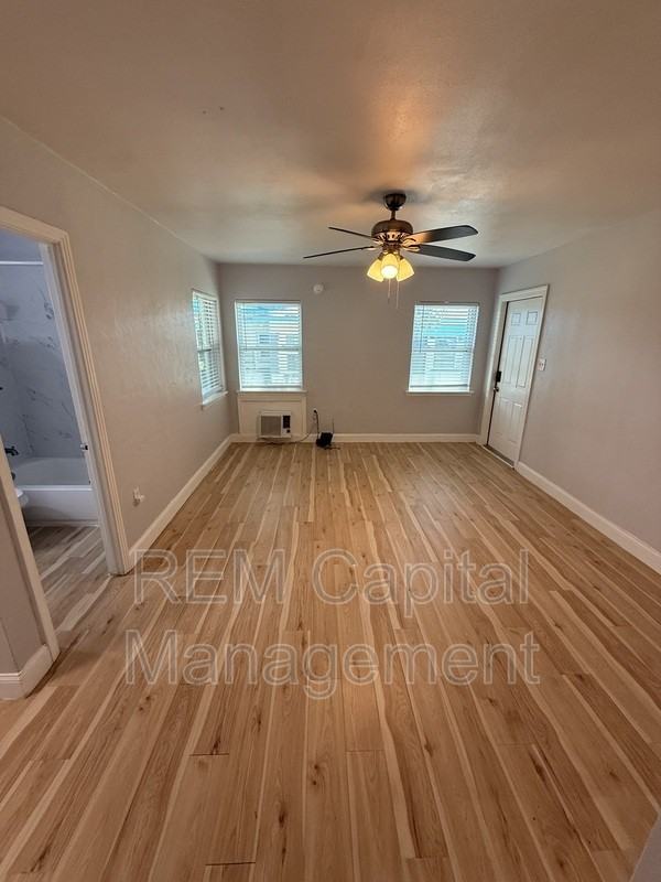 240 30th Ave N #C - Photo 2 of 5