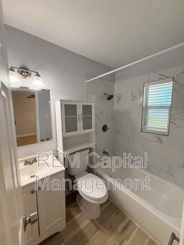 240 30th Ave N #C - Photo 5 of 5