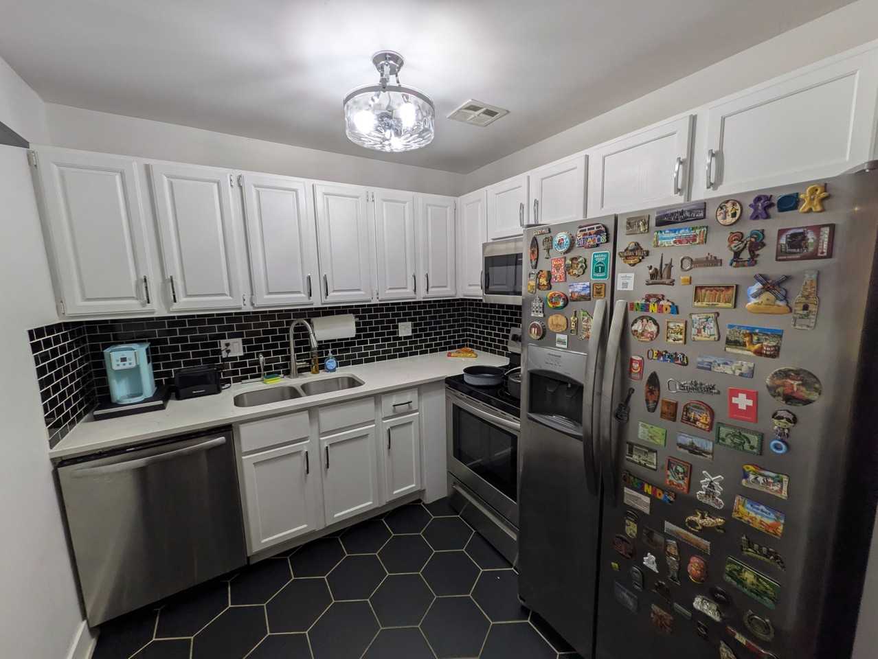 695 Grove Dr #105 - Photo 2 of 34