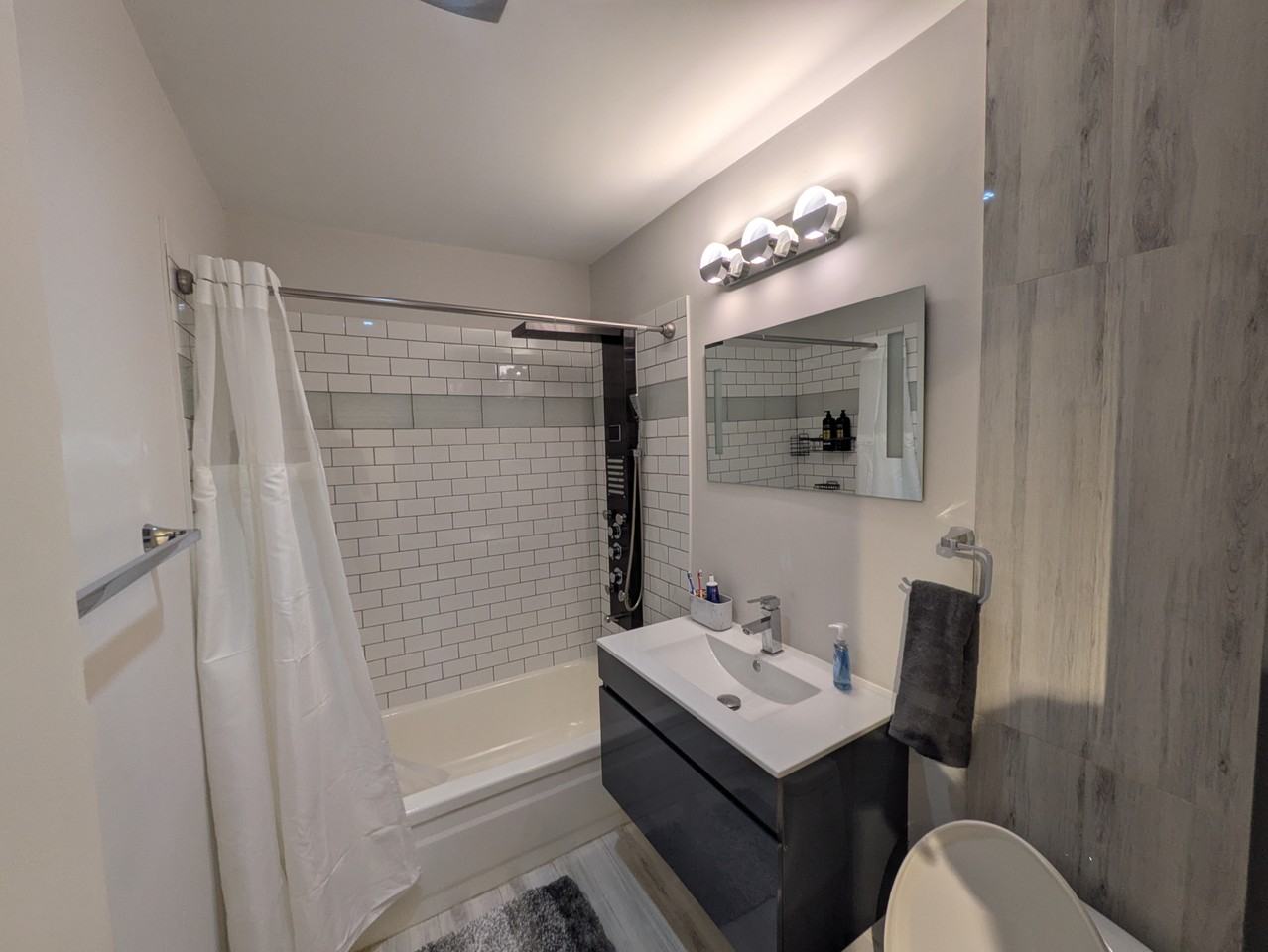 695 Grove Dr #105 - Photo 5 of 34