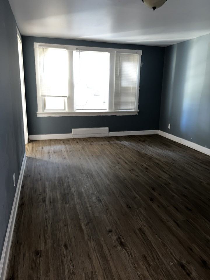 8444 S Escanaba Ave #1 - Photo 3 of 6