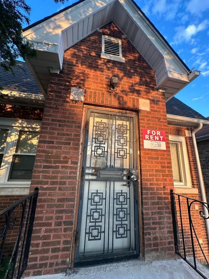 10015 S Princeton Ave - Photo 2 of 8