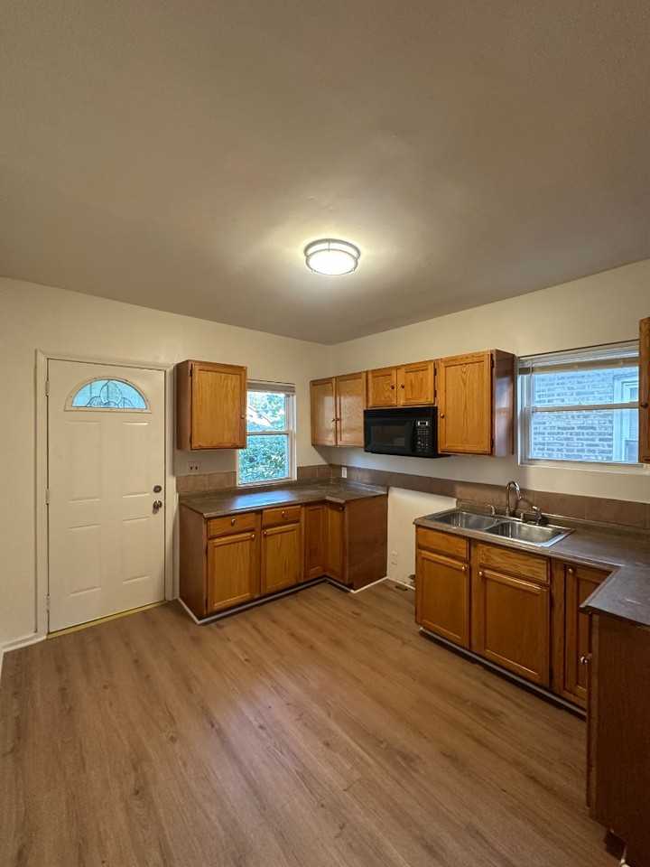 10015 S Princeton Ave - Photo 3 of 8