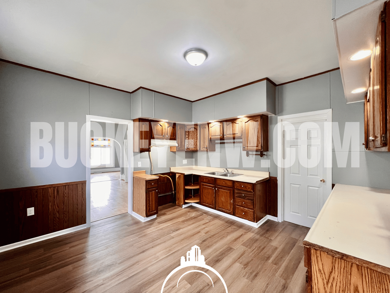 660 E Broadway St - Photo 7 of 16