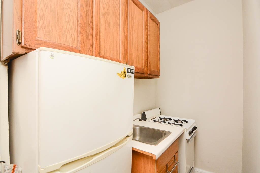 2827 N Burling St #308 - Photo 2 of 15