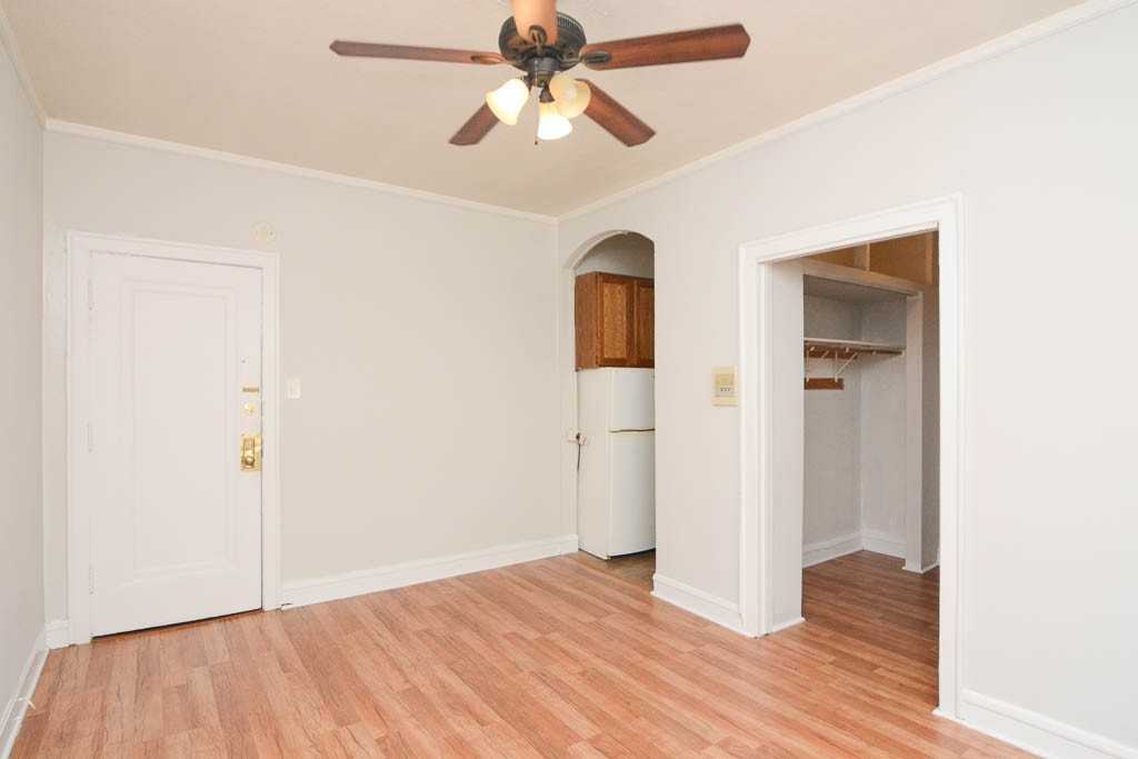 2827 N Burling St #308 - Photo 7 of 15