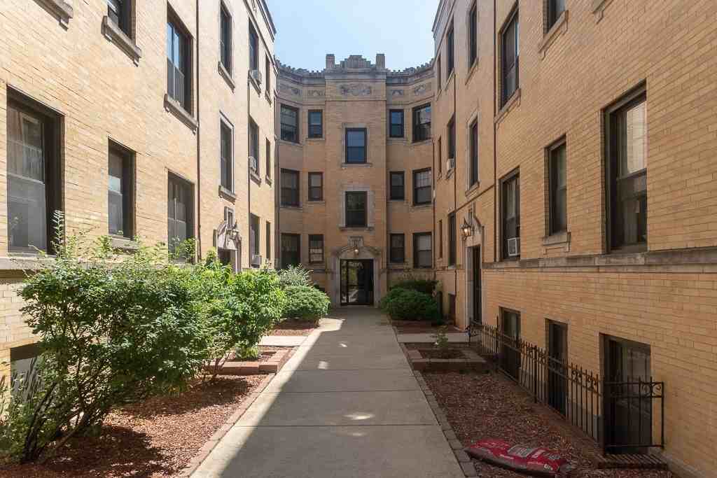 433 W Belden Ave #W301