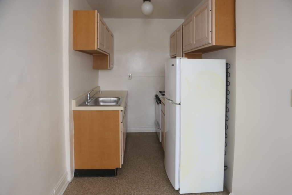 425 W Roscoe St #505 - Photo 2 of 17