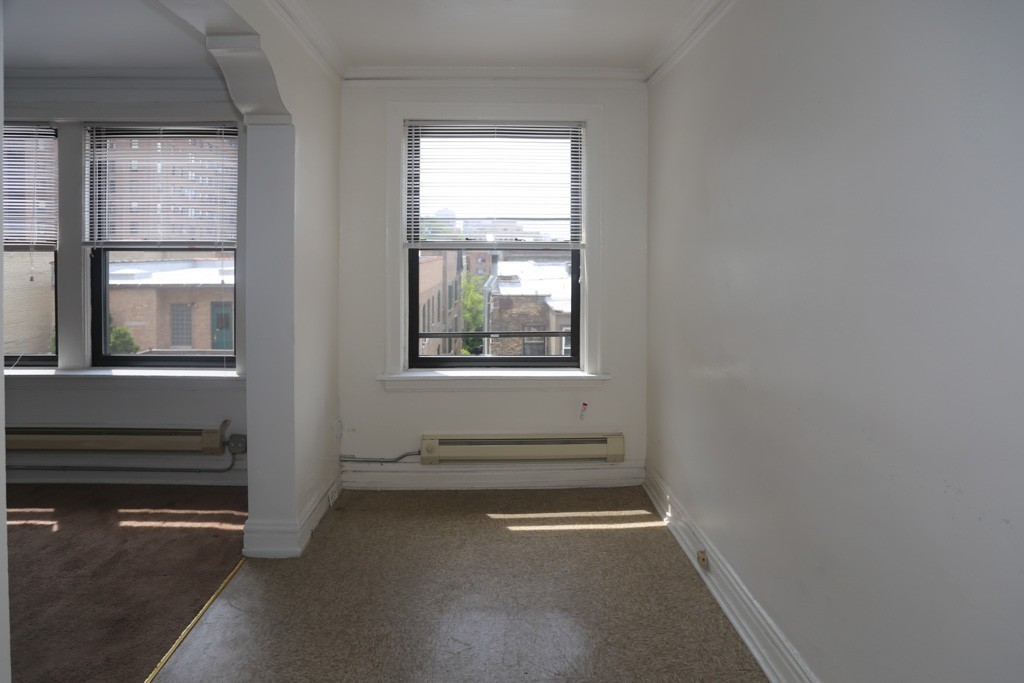 425 W Roscoe St #505 - Photo 6 of 17