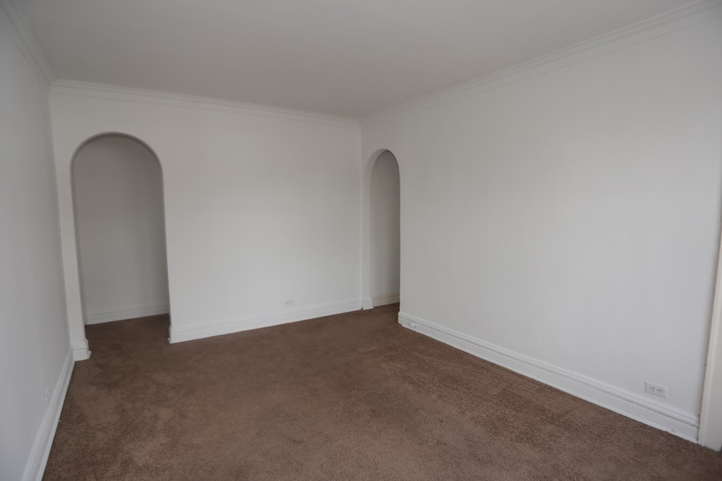 425 W Roscoe St #505 - Photo 7 of 17