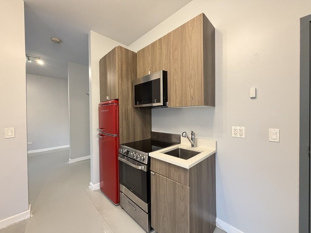 4700 N Racine Ave #206 - Photo 4 of 21