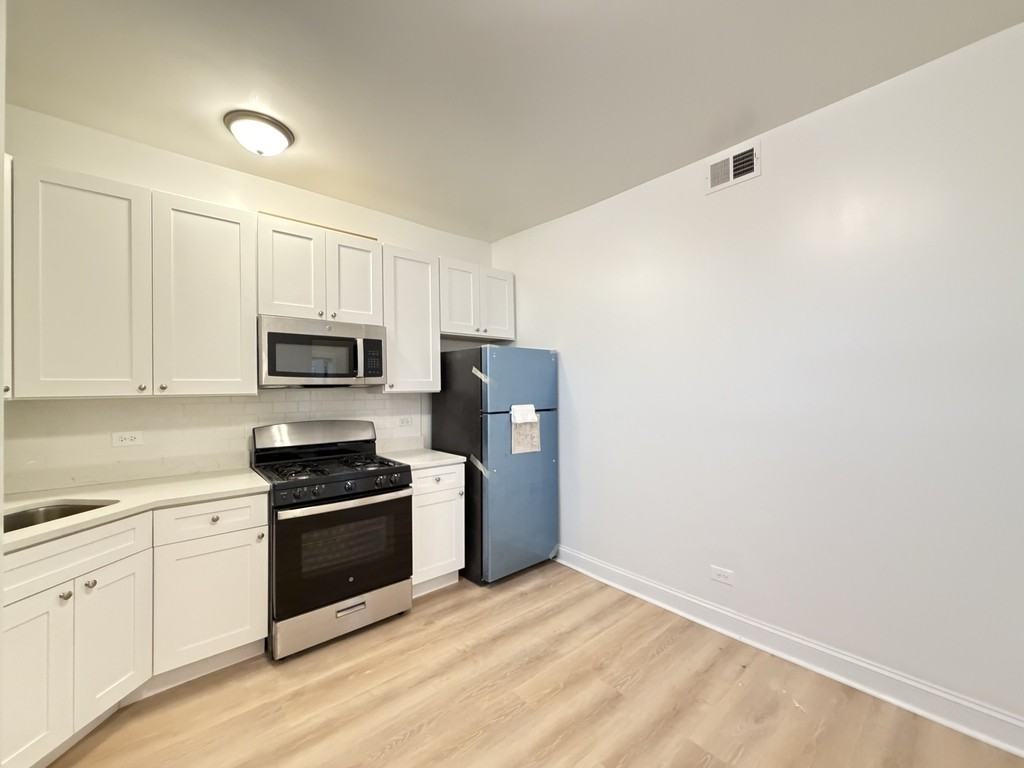 2640 N Milwaukee Ave #3 - Photo 4 of 21